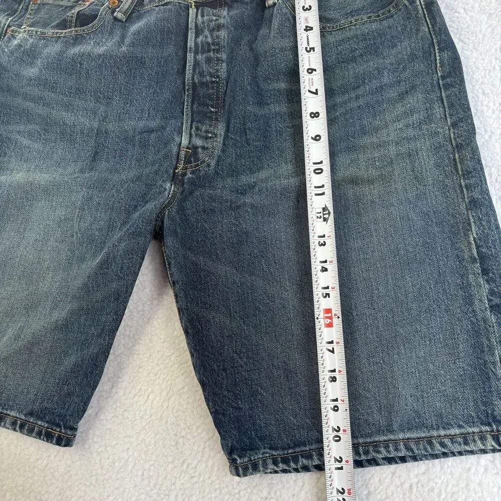 Levi's 501 Mens‎ Hemmed Shorts Size 40x9 Medium wash